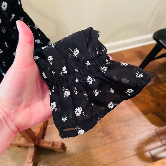 H&M floral cropped puff sleeve stretch floral peasant top SZ L black white - Picture 5 of 8